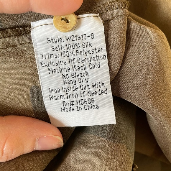 JOHNNY WAS Oversized large ollive lagenlook embroidered silk button down top - Picture 7 of 10